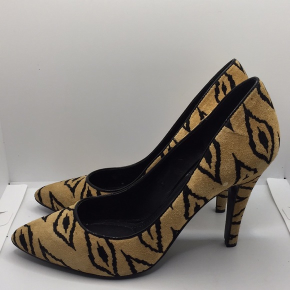 BCBGeneration Ladies Animal Print Heels Pumps Size 6 - Picture 4 of 11